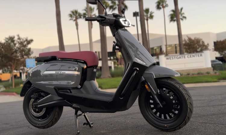 VLF Tennis Electric Scooter (रेंज और बैटरी परफॉर्मेंस)